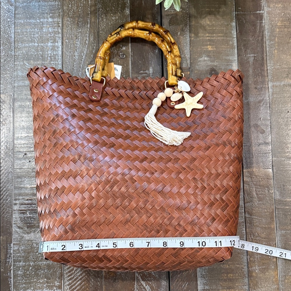 NWT Tommy Bahama Woven Basket Tote Bag Bamboo Handle Starfish Charm - Picture 13 of 16